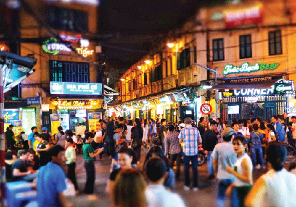 Bia Hoi Hanoi Ta Hien - Savor Vietnam’s flavors